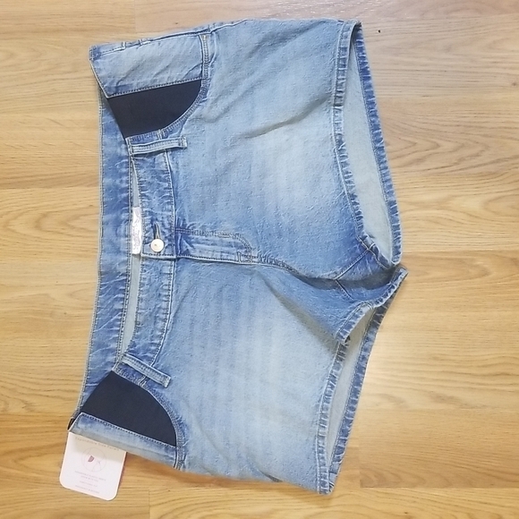 INGRID & Isabel Maternity Denim Shorts Light Wash Size 14 - Picture 3 of 12